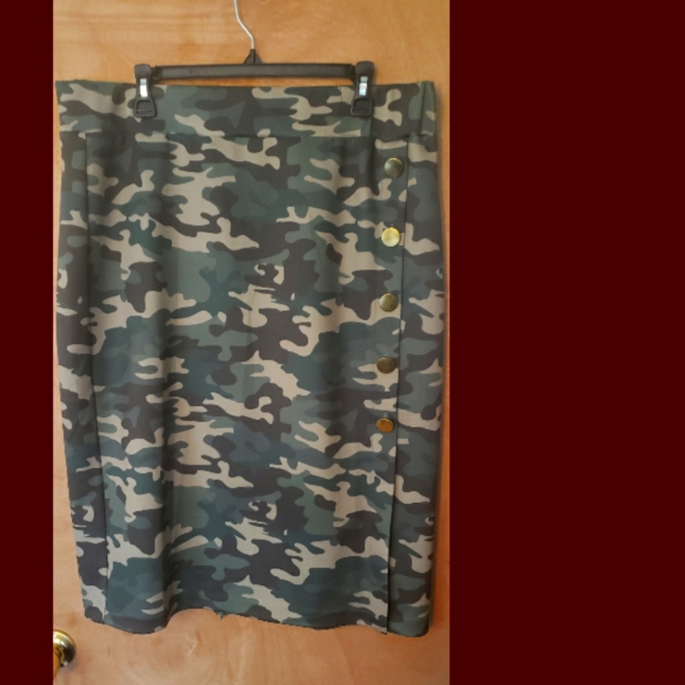 ELOQUII 16W CAMO PENCIL SKIRT